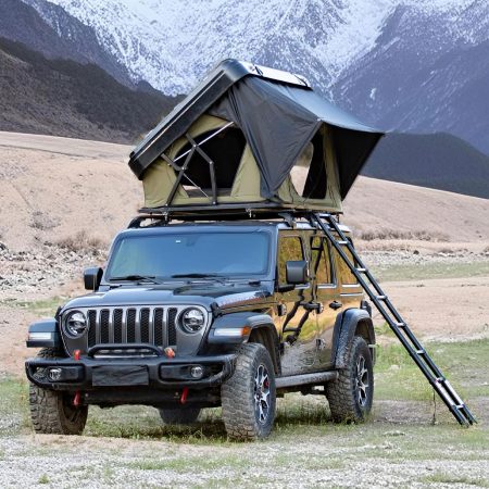 Roof tent: Featuring an innovative elevated space design.